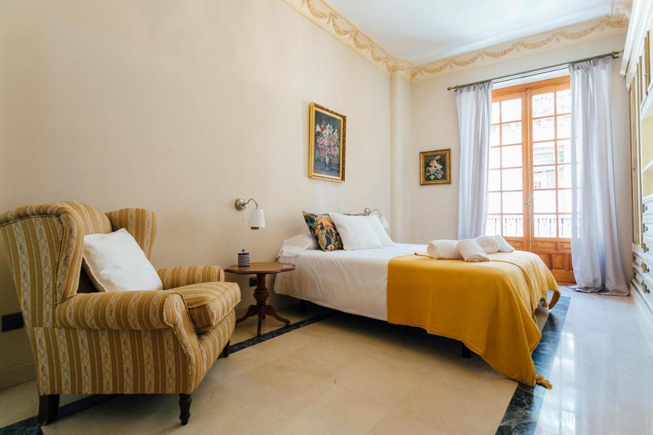 Exclusivo Alojamiento En El Centro Sevilla Bagian luar foto